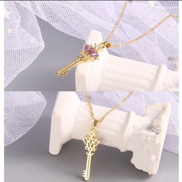 18K Gold  Key Pendant Necklace Simulated Diamond & Rose Quartz Inlay - Picture 6 of 6
